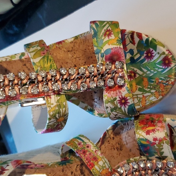 Gianni binni size 9 decorative sandals excellent condition - Picture 6 of 7